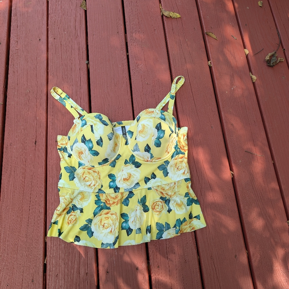 Torrid Yellow Floral Underwire Peplum Push-Up Midkini TOP- Sz 2R